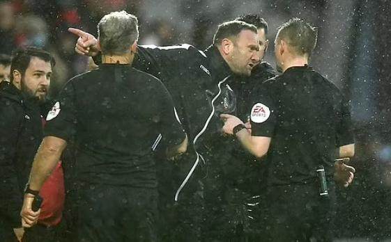 PG电子模拟器-更好保护赛场上的判官？英足总计划给裁判配摄像头